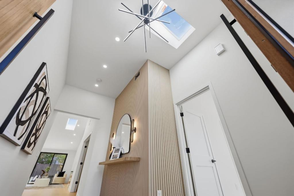 1054 Steinway Avenue Property Photo 10