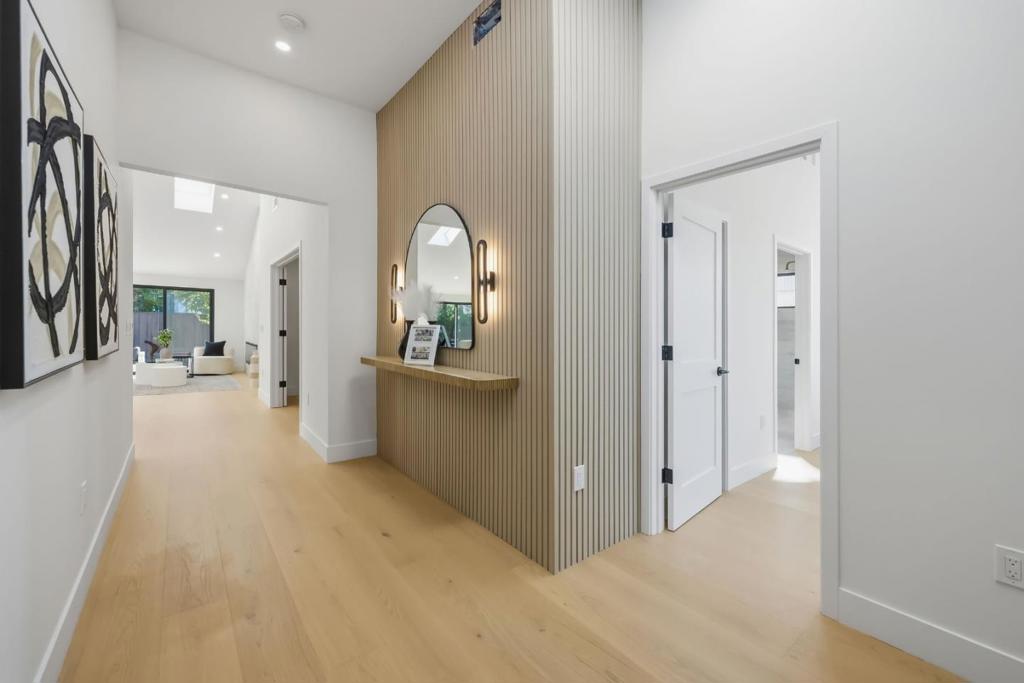 1054 Steinway Avenue Property Photo 11