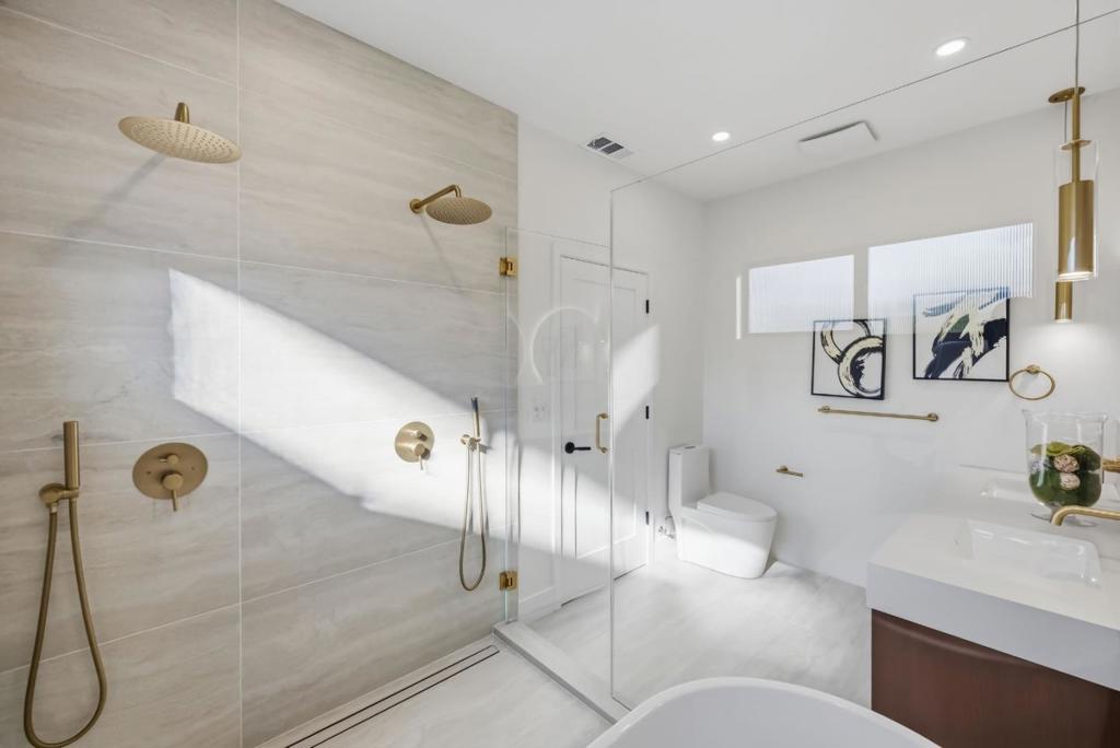 1054 Steinway Avenue Property Photo 17