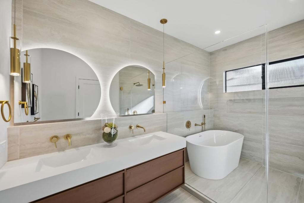 1054 Steinway Avenue Property Photo 18