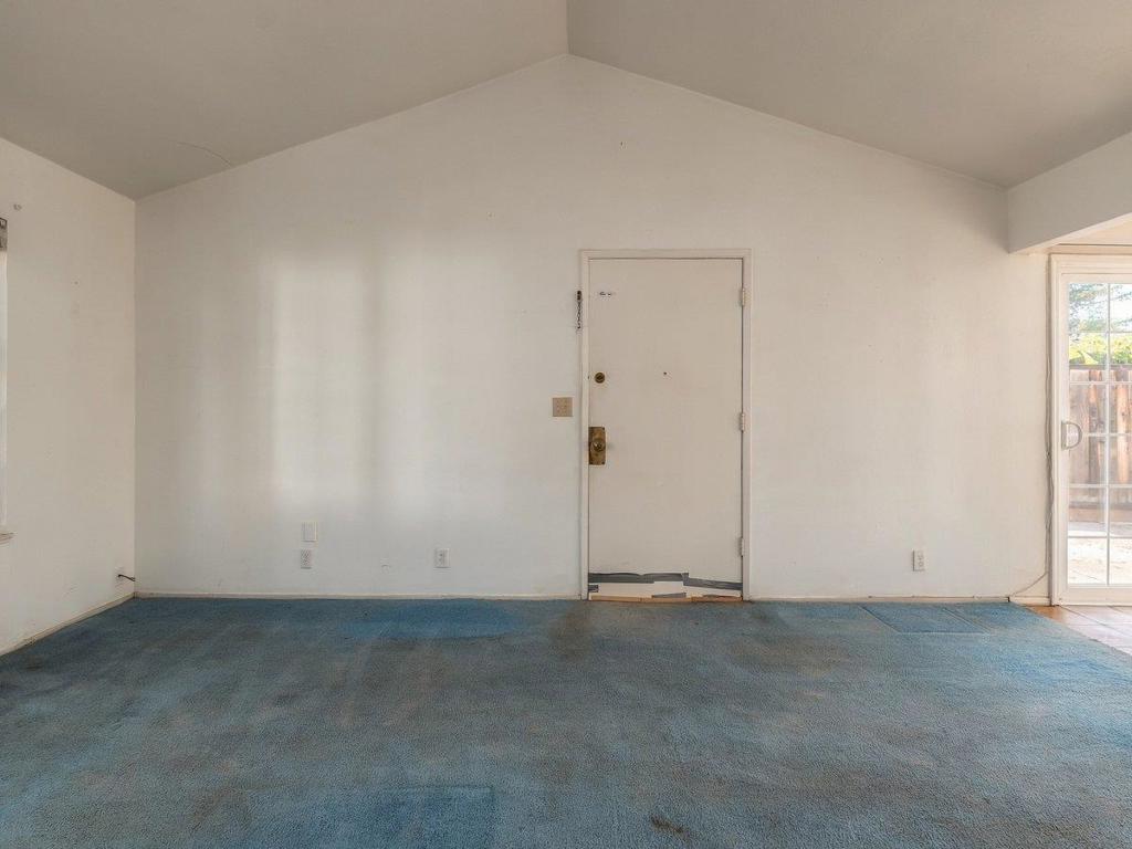 2037 Liberia Property Photo 5