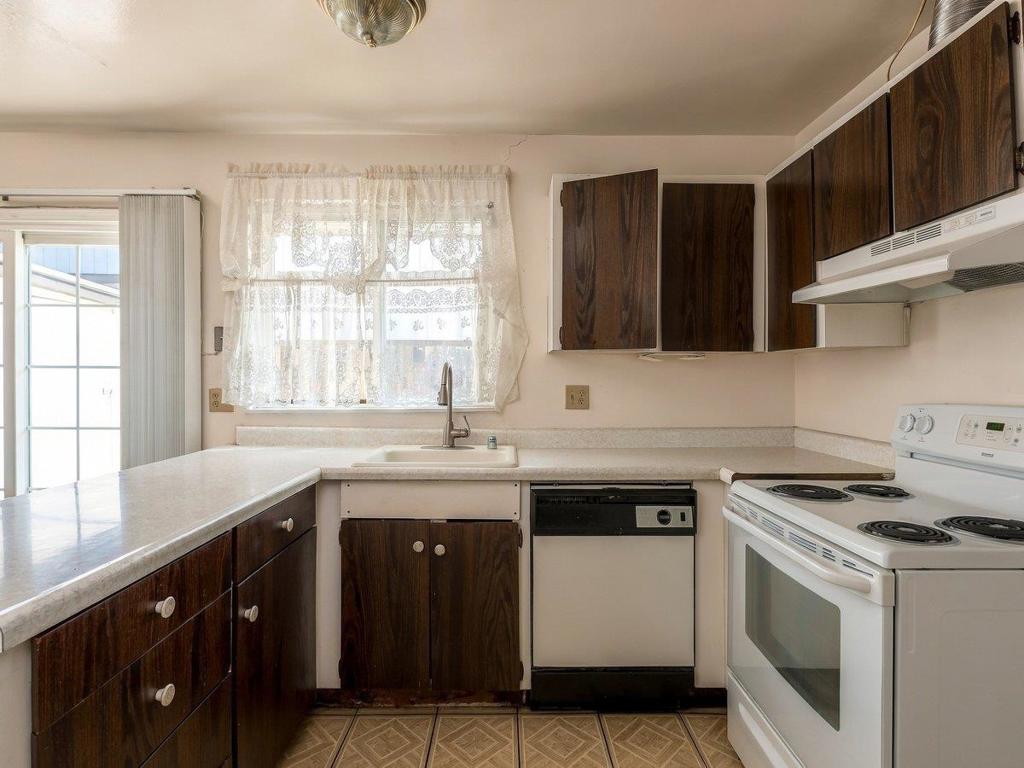2037 Liberia Property Photo 9