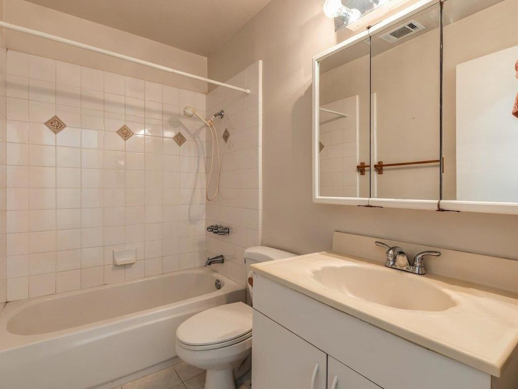 2037 Liberia Property Photo 13