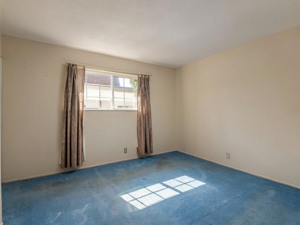 2037 Liberia Property Photo 15