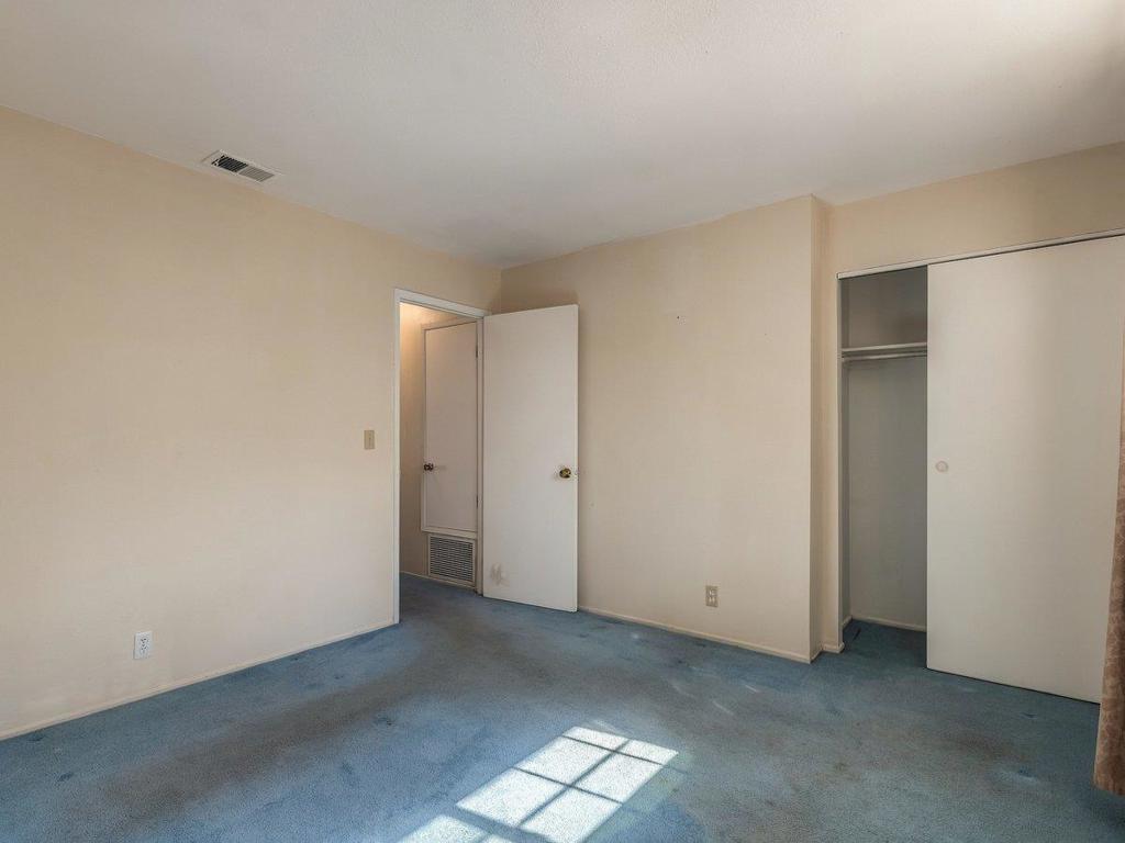 2037 Liberia Property Photo 16
