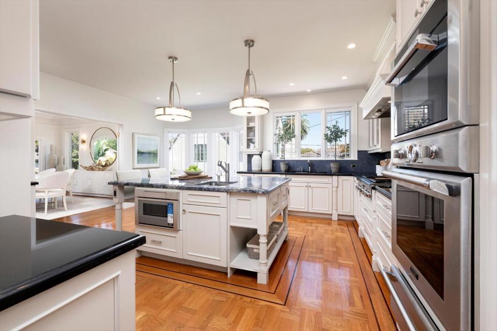 469 Fairfax Avenue Property Photo 3