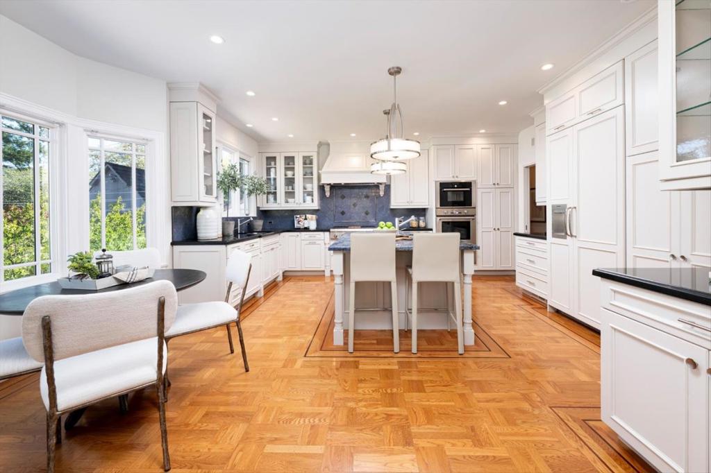 469 Fairfax Avenue Property Photo 4