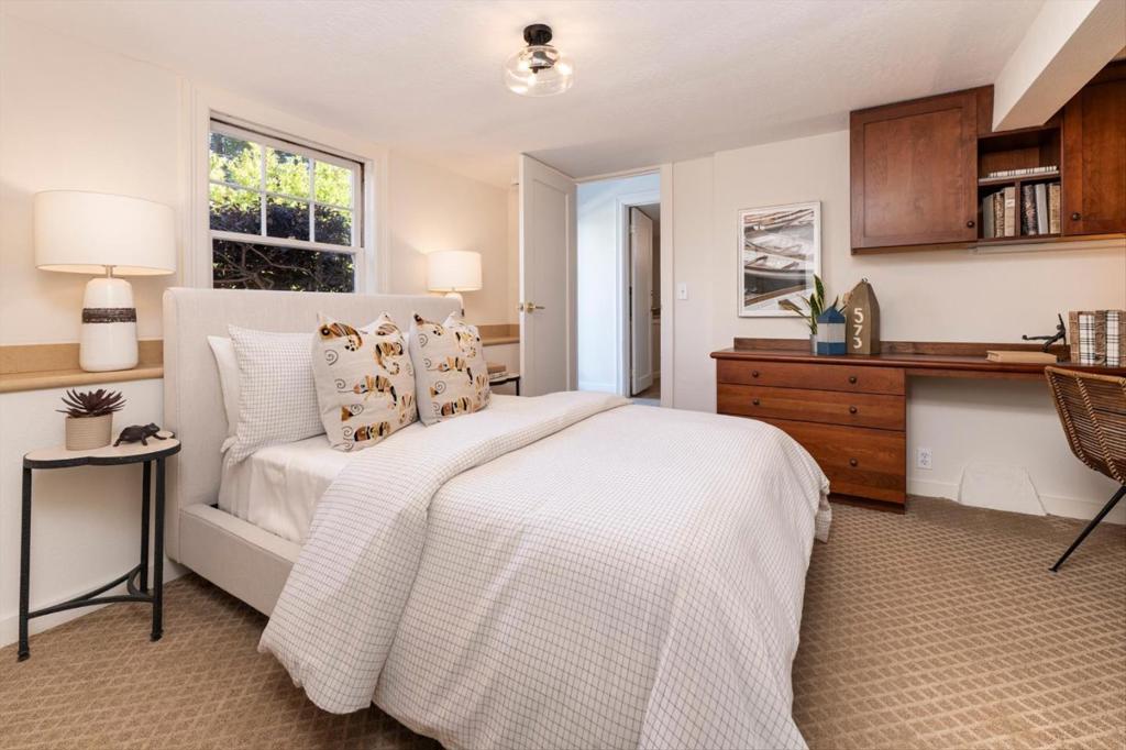 469 Fairfax Avenue Property Photo 16