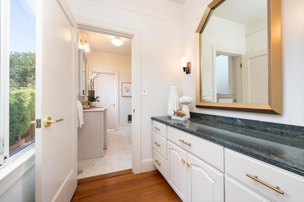 469 Fairfax Avenue Property Photo 17