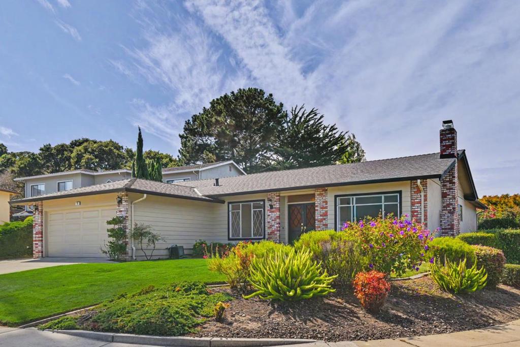 10 Los Altos Place Property Photo 1