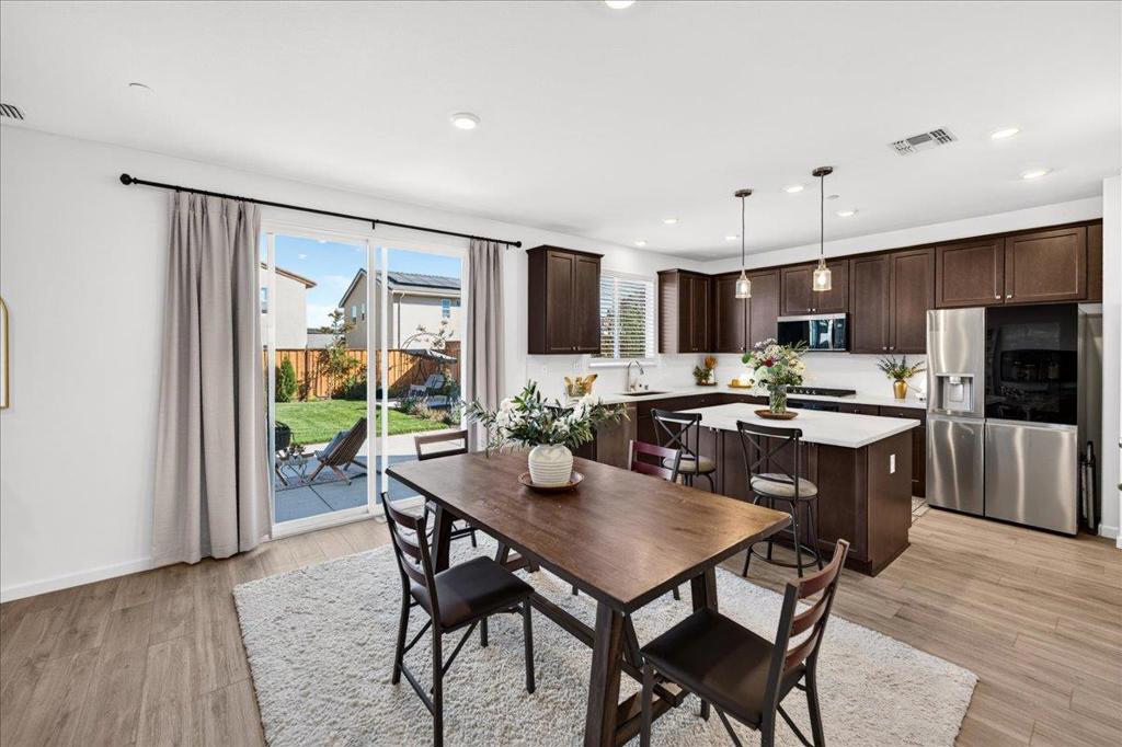 1910 Peony Street Property Photo 12