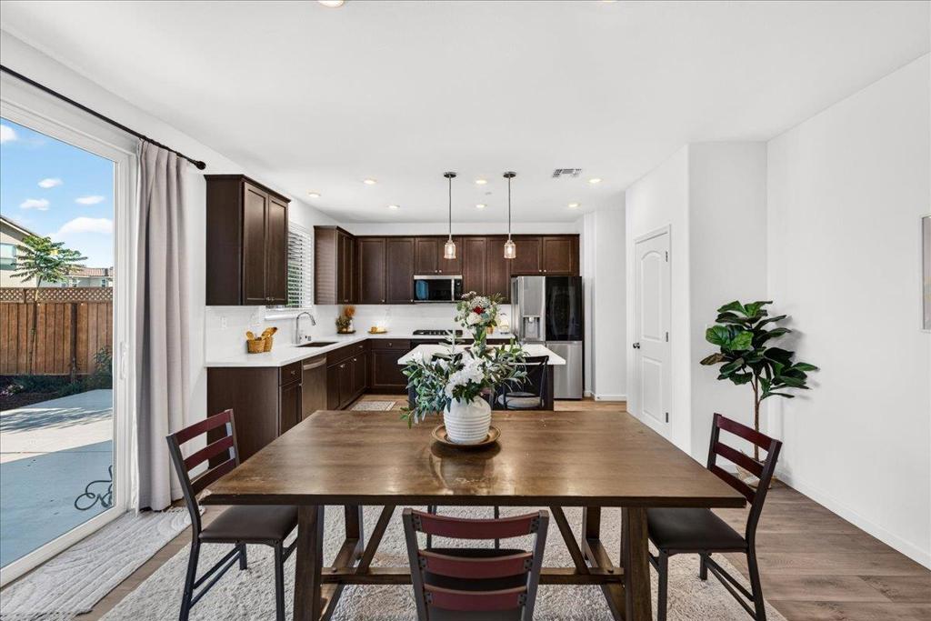 1910 Peony Street Property Photo 13