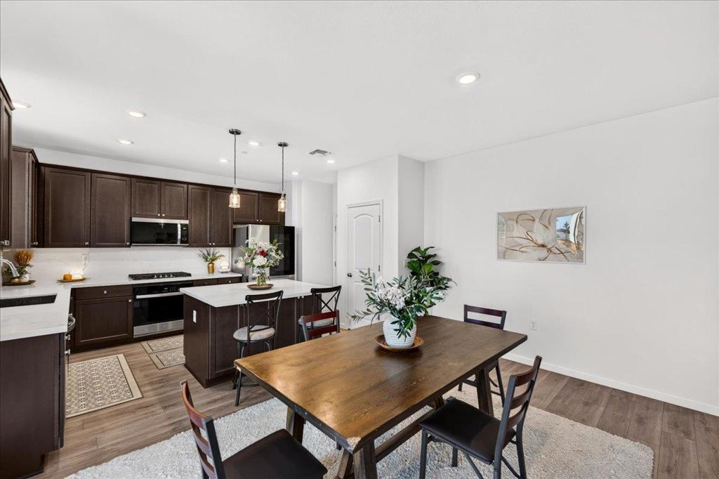 1910 Peony Street Property Photo 14