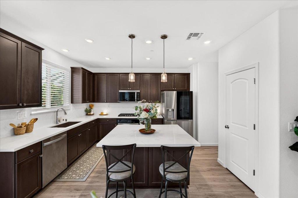 1910 Peony Street Property Photo 15