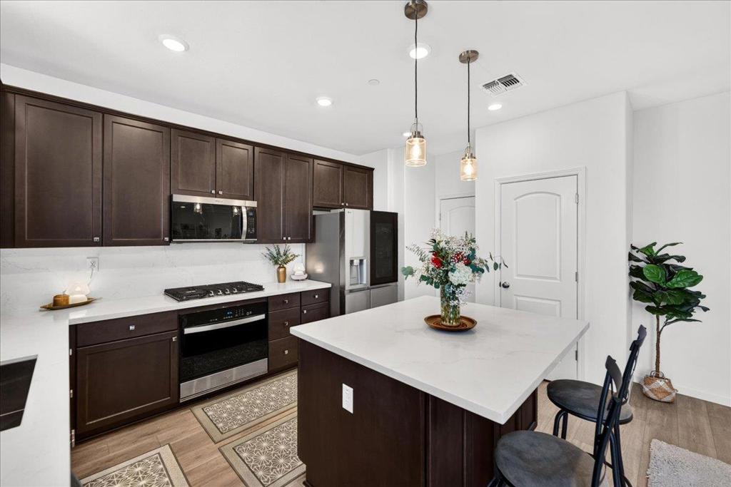 1910 Peony Street Property Photo 16