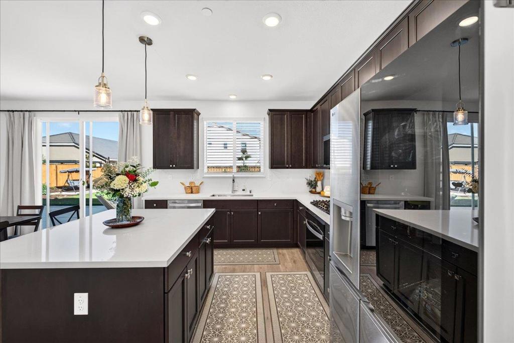 1910 Peony Street Property Photo 17