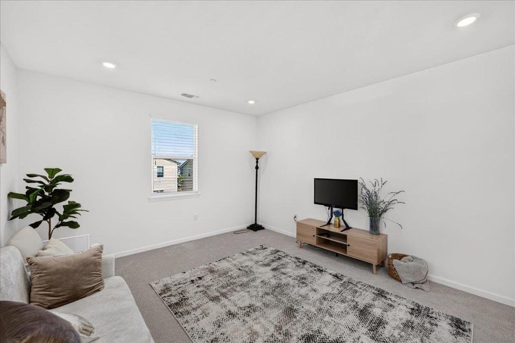 1910 Peony Street Property Photo 26