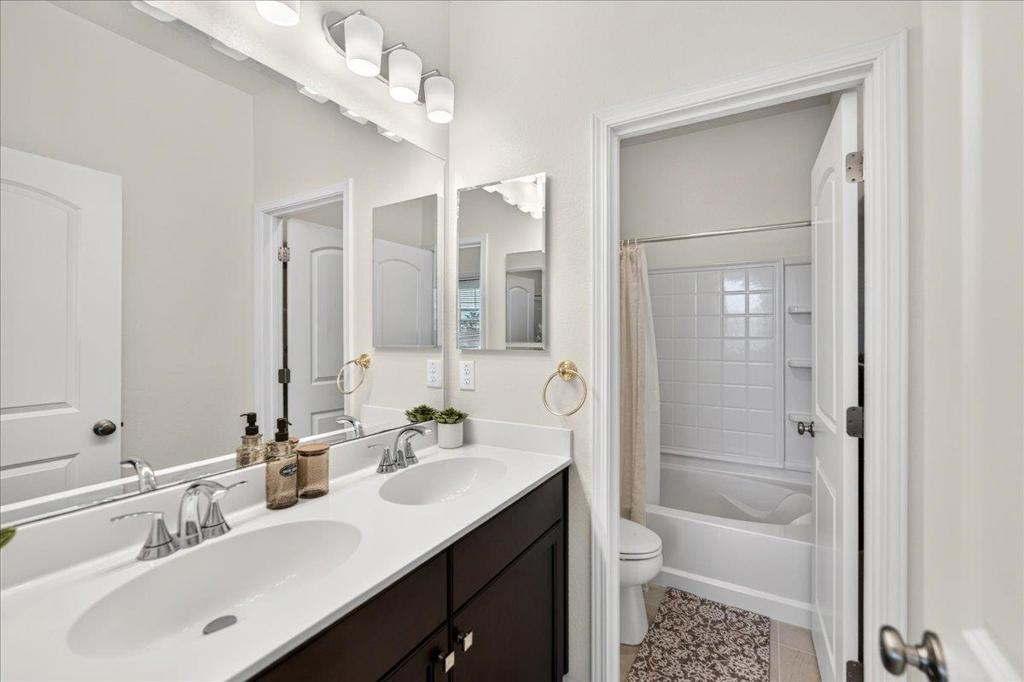 1910 Peony Street Property Photo 41