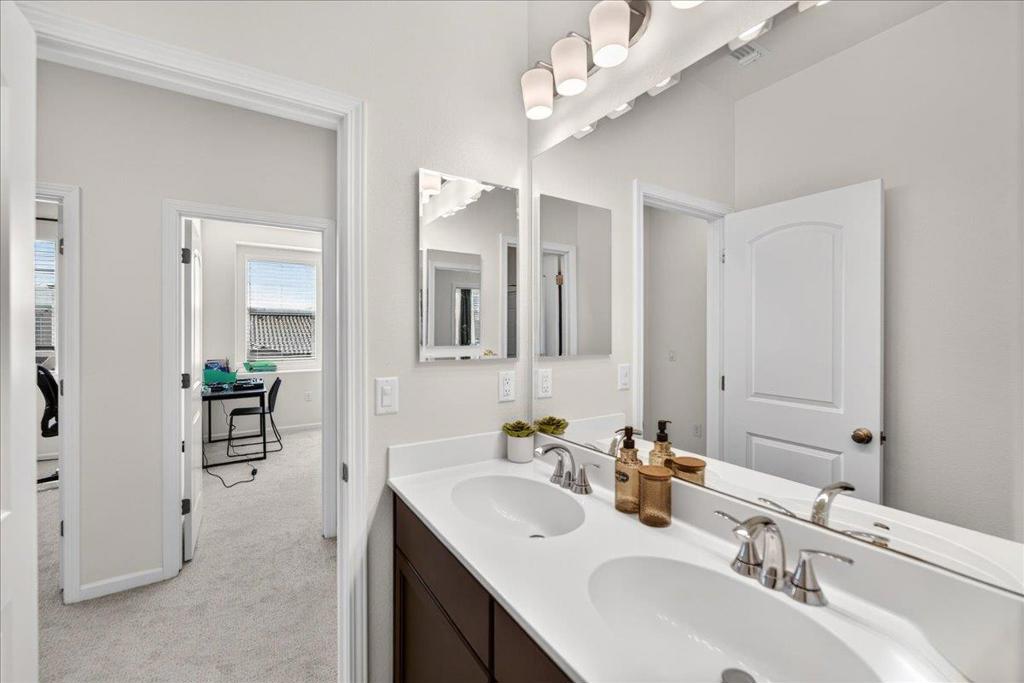 1910 Peony Street Property Photo 42