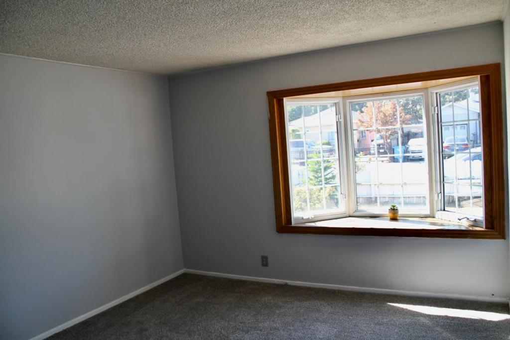 2260 Pulgas Avenue Property Photo 5
