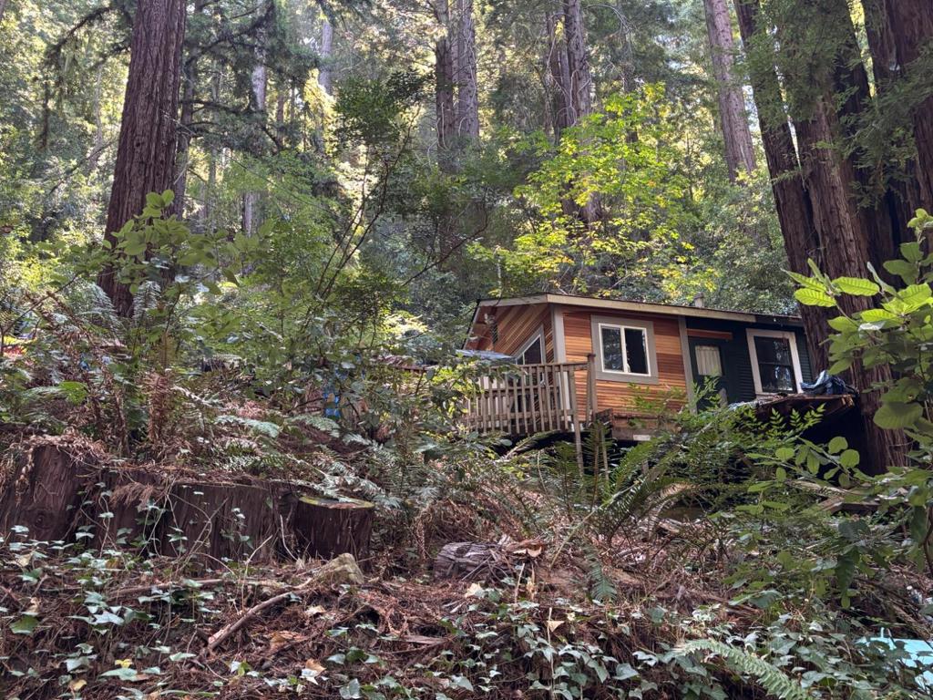 400 Martin Drive Property Photo 1