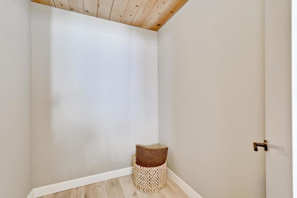 855 Brookline Drive E Property Photo 22