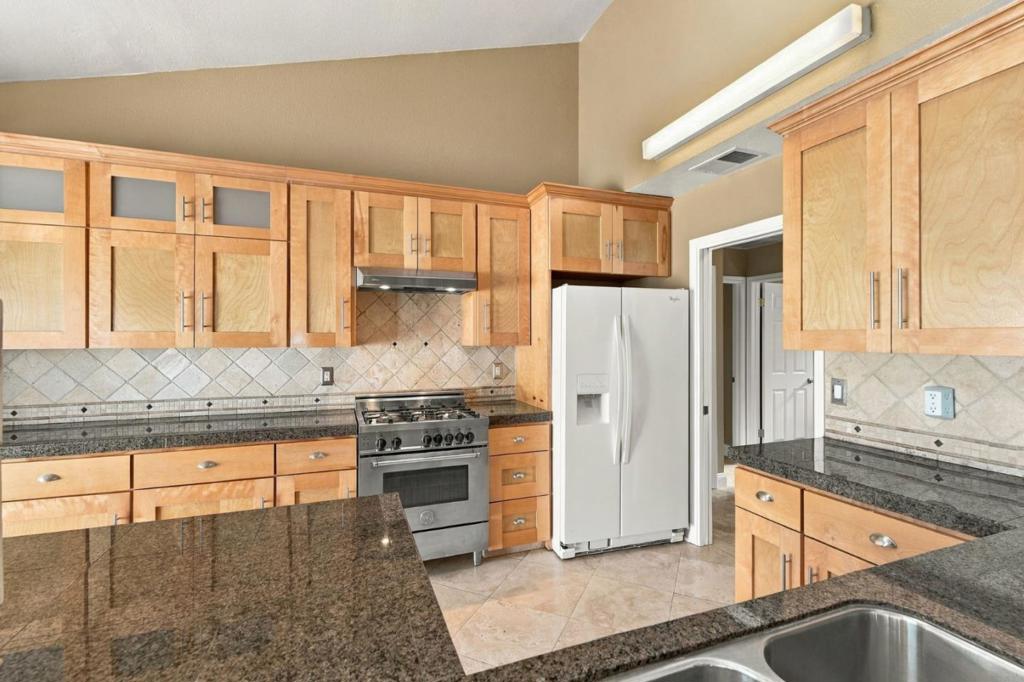 1205 Kelly Park Circle Property Photo 6