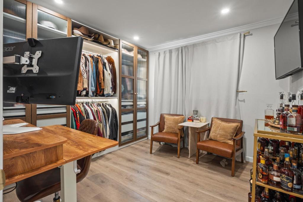 1557 Ebener Street Property Photo 10