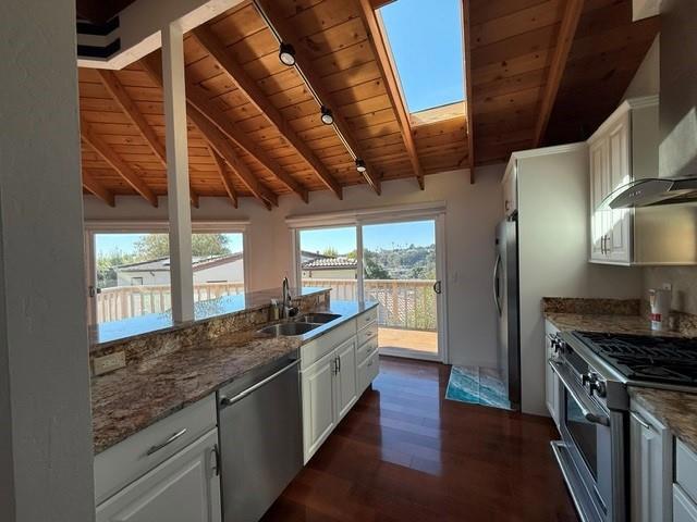 204 Bayview Court Property Photo 7