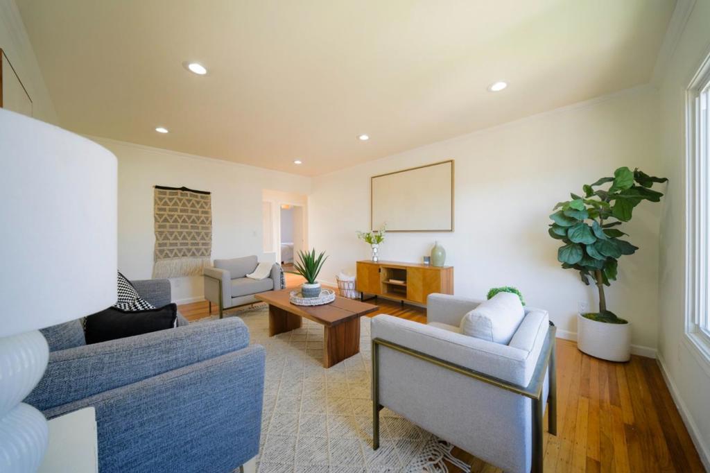 531 Head Street Property Photo 8