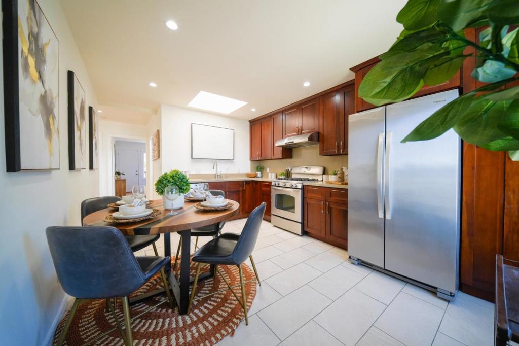 531 Head Street Property Photo 12