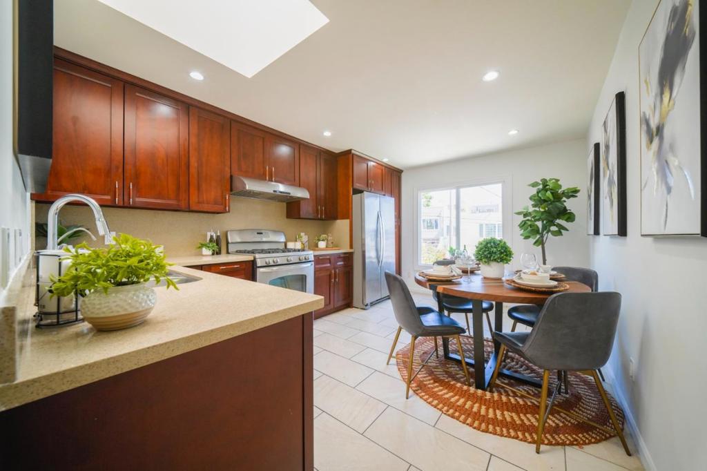531 Head Street Property Photo 13