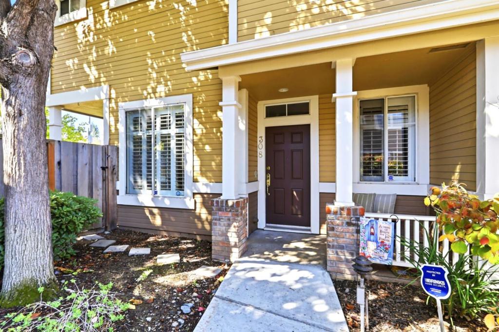 308 Ballymore Circle Property Photo 1