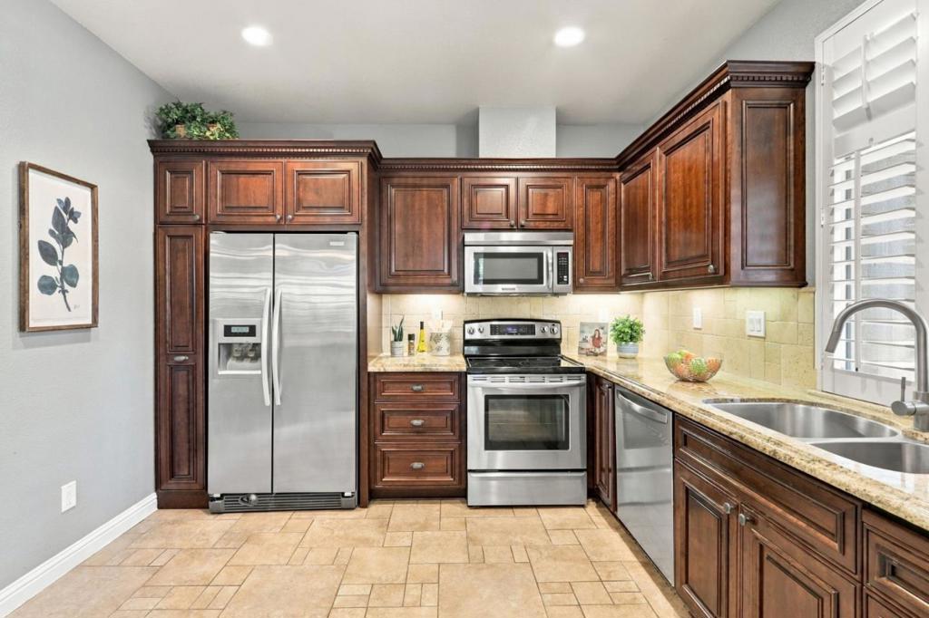 308 Ballymore Circle Property Photo 8