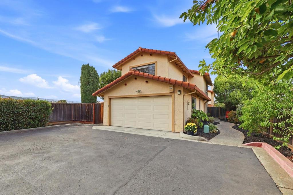 1601 Singletree Way Property Photo 1