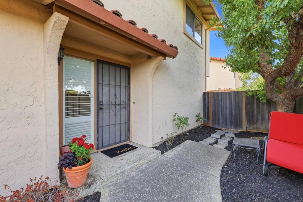 1601 Singletree Way Property Photo 3