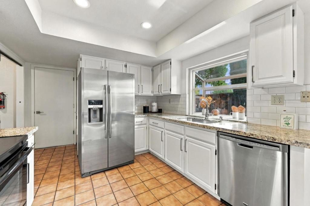 1601 Singletree Way Property Photo 11