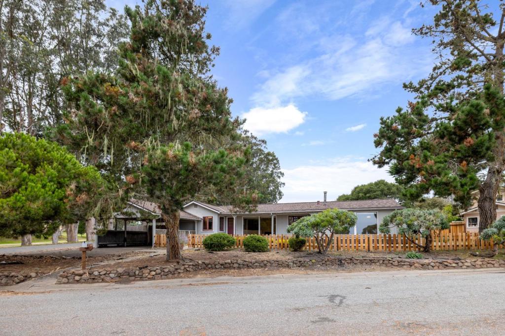 865 Crest Avenue Property Photo 1