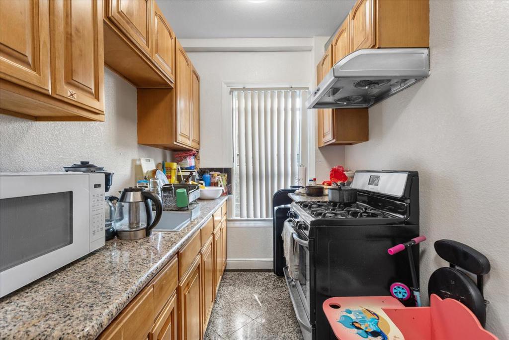 765 Ofarrell Street Property Photo 16