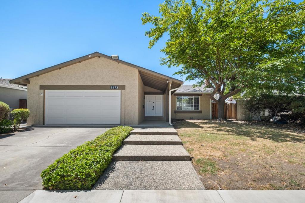 1873 Camargo Drive Property Photo 3