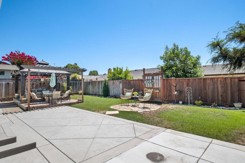 1873 Camargo Drive Property Photo 4