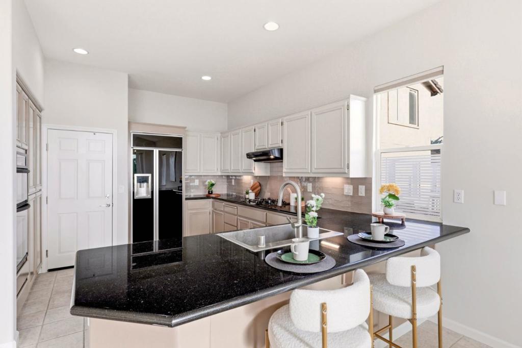 211 Sunset Court Property Photo 12
