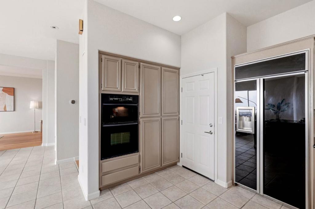 211 Sunset Court Property Photo 15