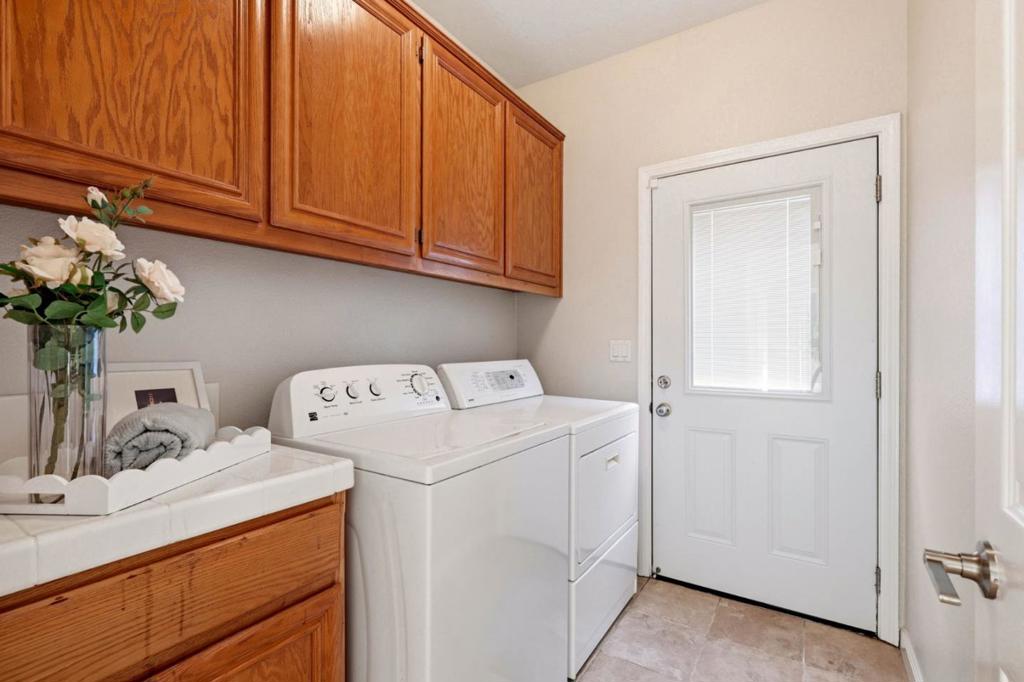211 Sunset Court Property Photo 20