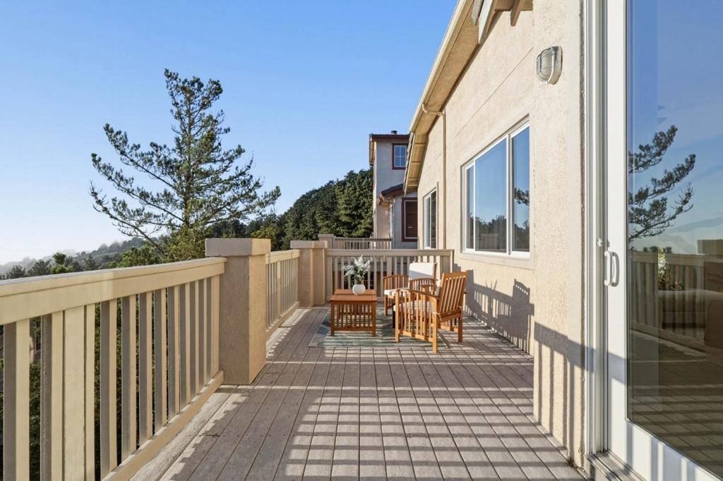 211 Sunset Court Property Photo 31