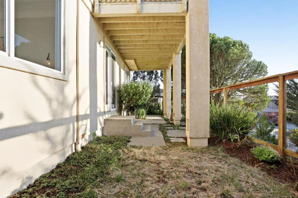 211 Sunset Court Property Photo 34