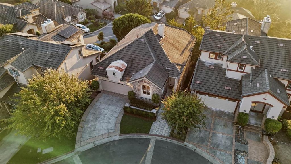 211 Sunset Court Property Photo 36