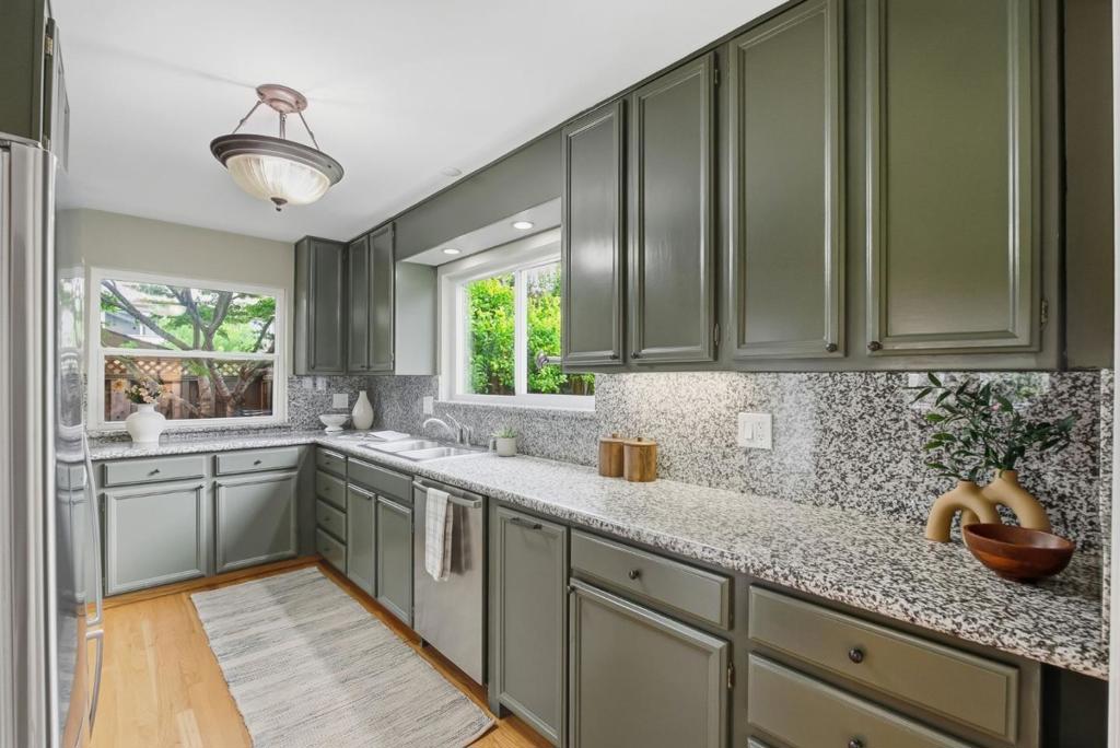551 Tyndall Street Property Photo 14