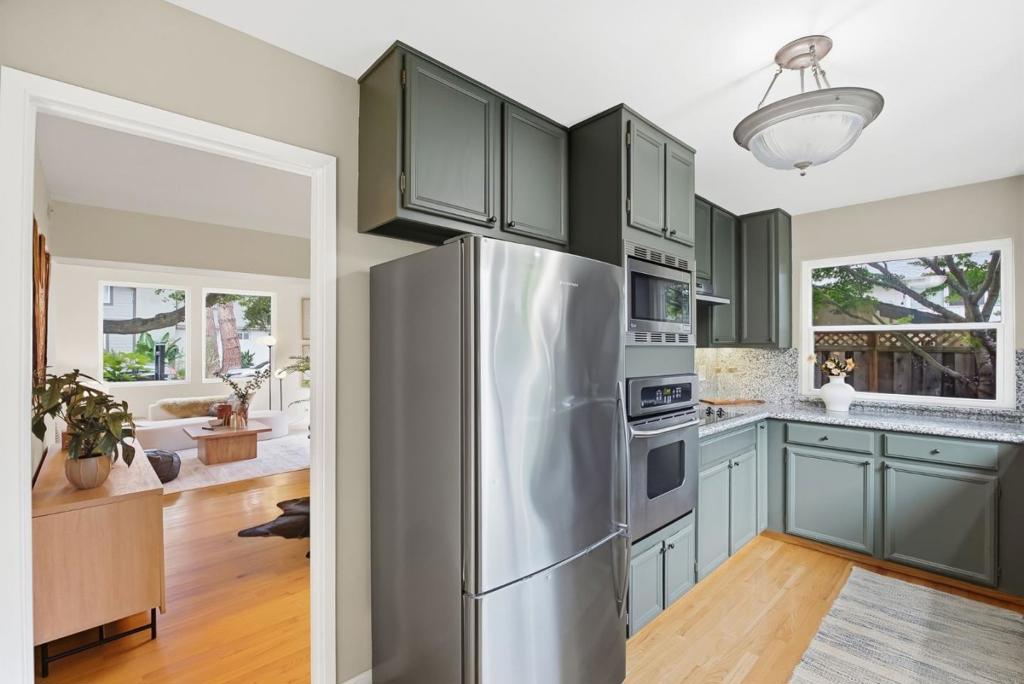 551 Tyndall Street Property Photo 15