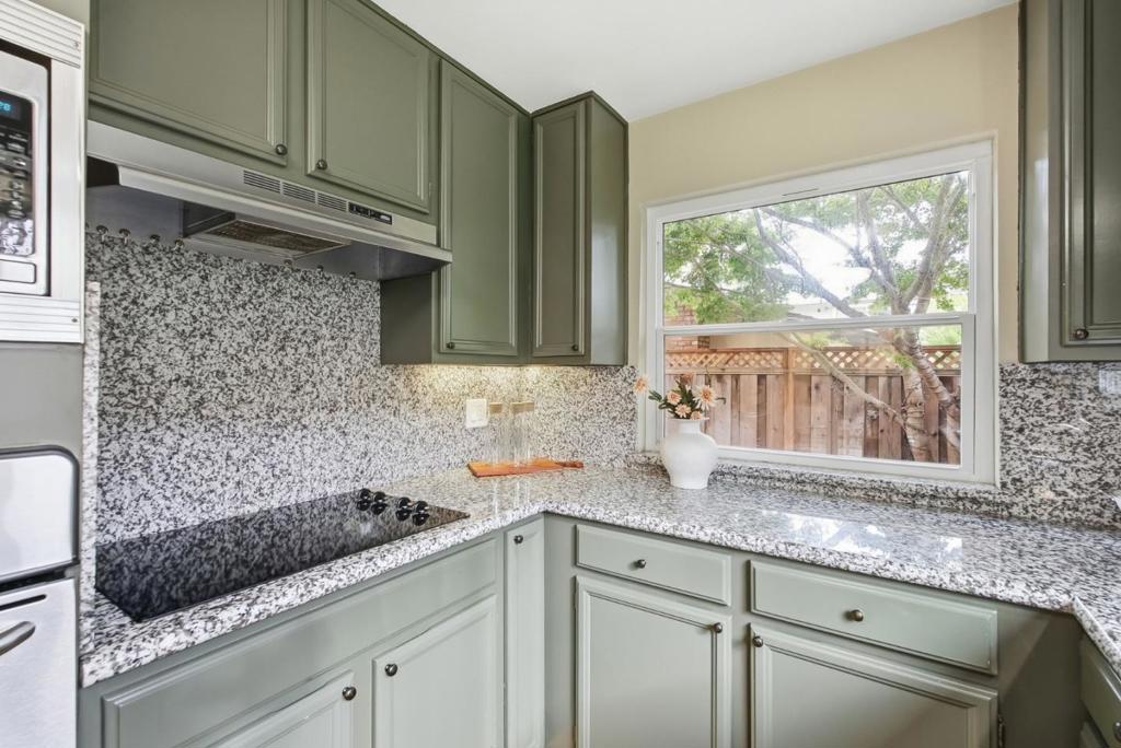 551 Tyndall Street Property Photo 16